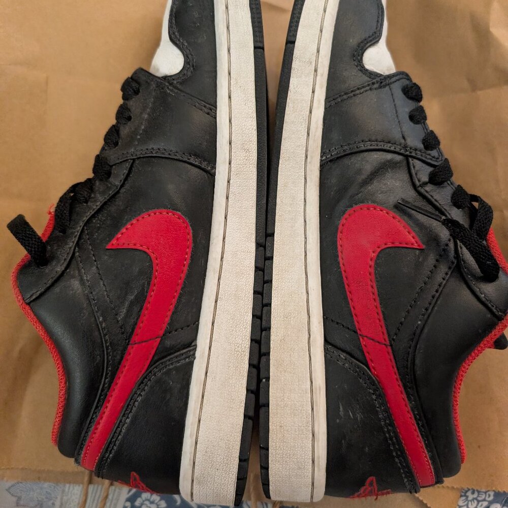 Nike Air Jordan 1 Mens 9.5 Low Top Black Fire Red White Toe Sneakers 553558-063
